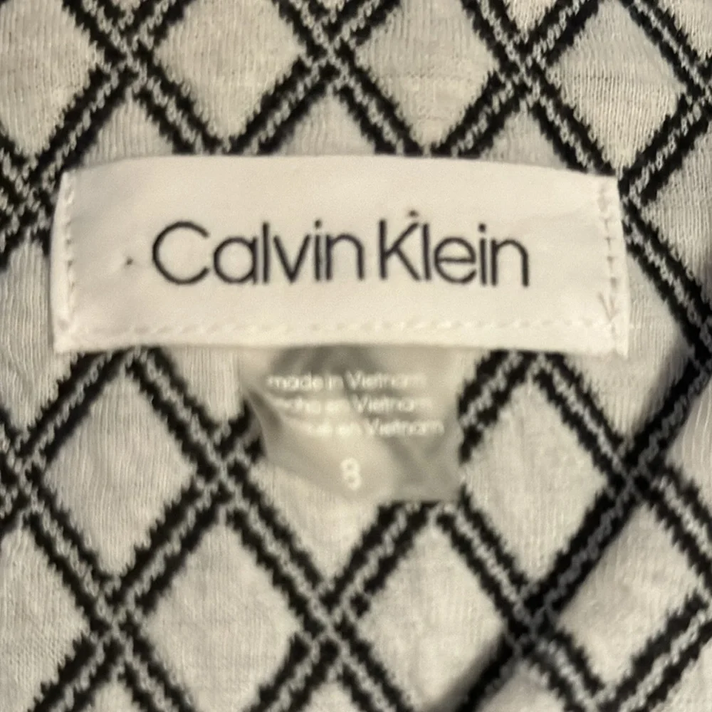 Calvin Klein lightly quilted White House geometric shift dress Sz 8‎